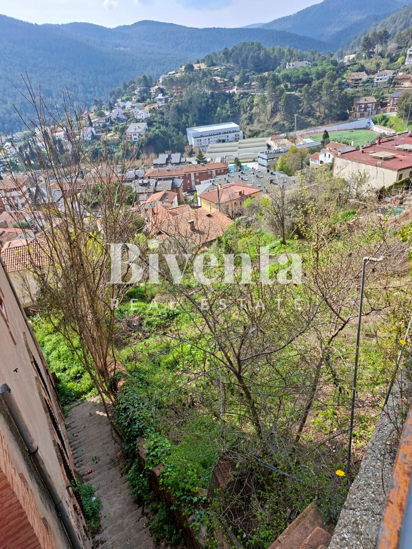 Imatge de Vistes infinites al cor de Corbera: solar urbà per a la casa dels teus somnis