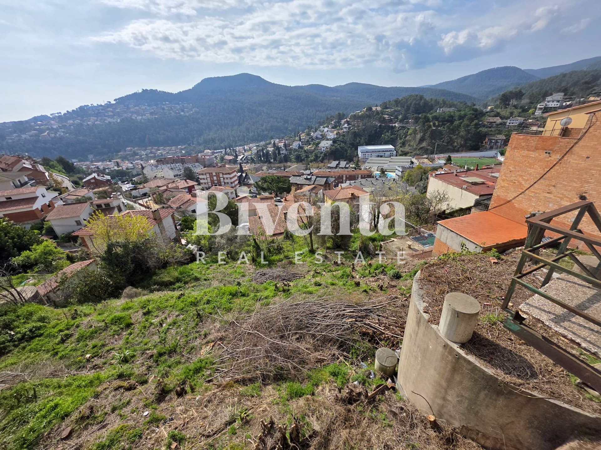 Imatge de Vistes infinites al cor de Corbera: solar urbà per a la casa dels teus somnis