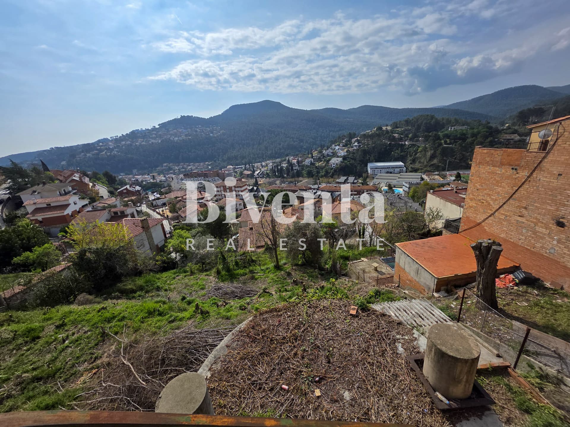 Imatge de Vistes infinites al cor de Corbera: solar urbà per a la casa dels teus somnis