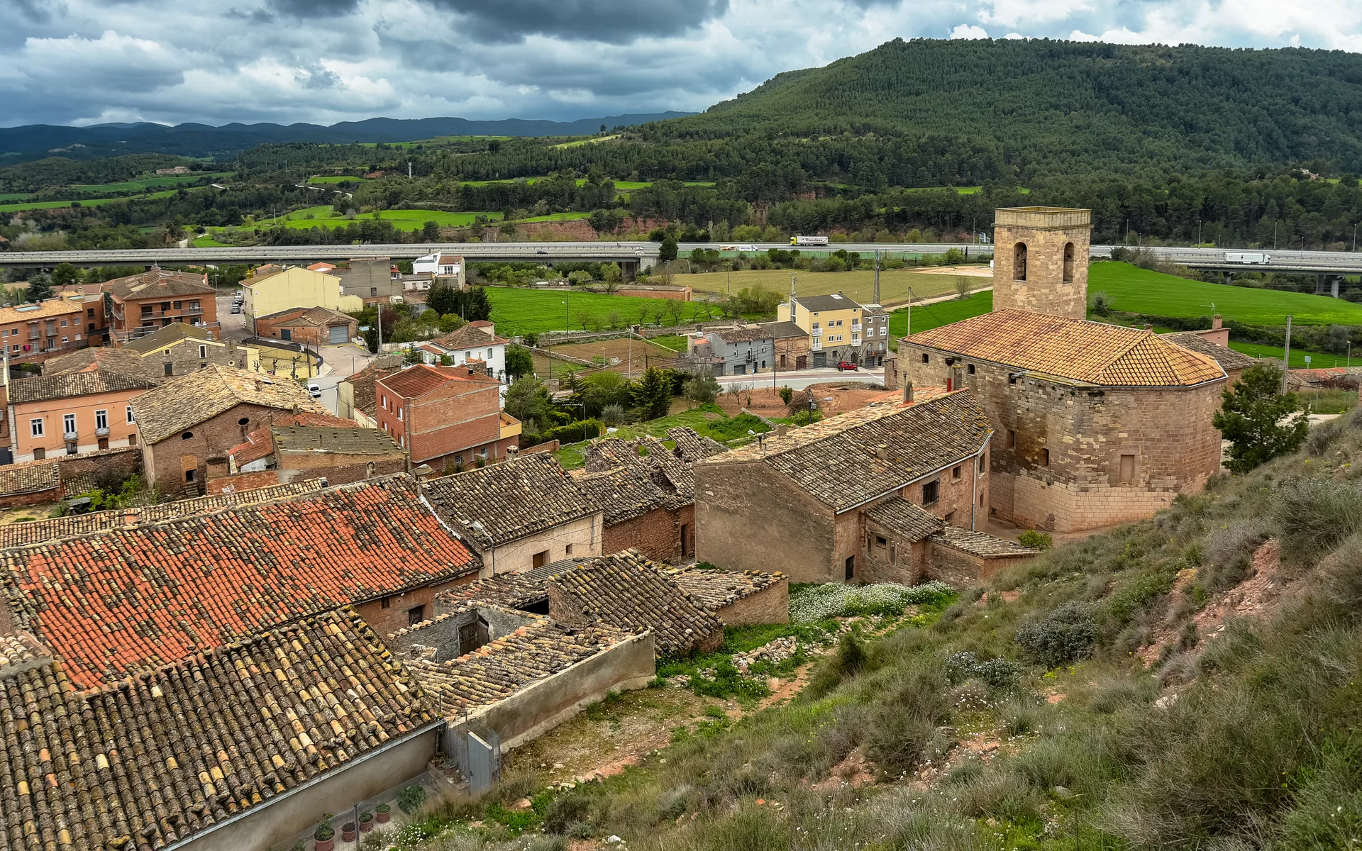 Vista del núcleo de Jorba y su paisaje residencial
